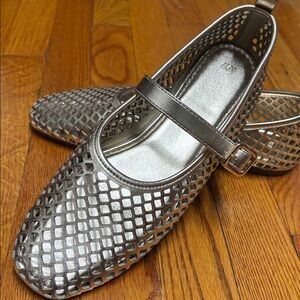 NWOT- H&M Gold Metallic Mary Jane Flats